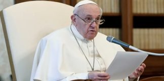El Papa pide tratamientos justos y eficaces para enfermos de Sida