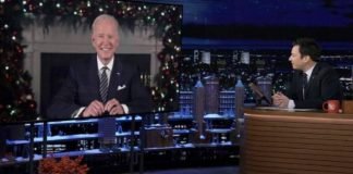 Biden ríe en programa de Jimmy Fallon en momento más bajo de popularidad