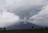 Elevan a 15 los muertos por erupción de un volcán en Indonesia