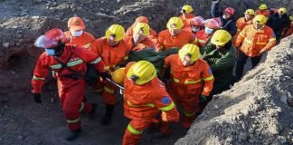 20 mineros rescatados de una mina en China