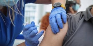 Nueva York ofrece $100 a quienes se pongan la dosis de refuerzo