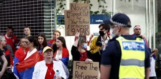 Seguidores de Djokovic manifestaron contra la detención del tenista en Melbourne