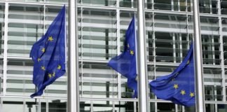 Banderas a media asta en el Parlamento Europeo por la muerte de su presidente