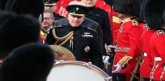 El príncipe Andrés es despojado de sus títulos militares y patrocinios reales