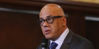 Jorge Rodríguez sugiere a Roberto Picón renunciar al CNE