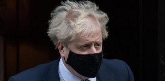 Johnson califica de «muy peligrosa» la crisis ucraniana y pide a Putin «un paso atrás»