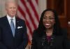 Biden nómina a jueza izquierdista Ketanji Brown Jackson para la Corte Suprema