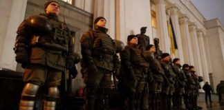 Ucrania declara ley marcial y asegura que se defenderá