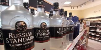 Ordenan retirar siete marcas de vodka ruso del mercado en Virginia en solidaridad con Ucrania