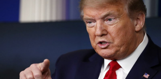 Trump llama «viejo cuervo» al líder republicano del Senado y critica a Pence