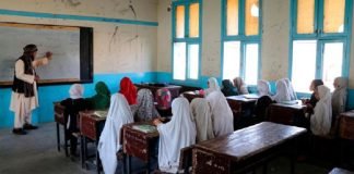 Los talibanes abrirán el miércoles las escuelas para las niñas en Afganistán