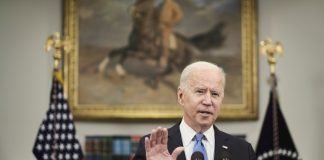 Familiares de estadounidenses presos piden a Biden negociar más con el chavismo