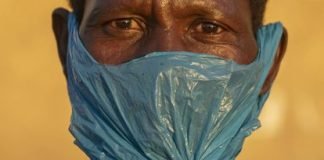 Sudáfrica suprime la mascarilla en exteriores por primera vez desde 2020