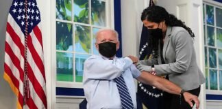 Biden recibe una segunda dosis de refuerzo anticovid