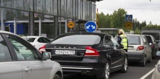 Miles de rusos salen de su país por Finlandia huyendo de las sanciones