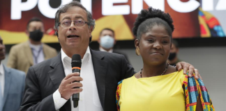 Petro inscribe su candidatura y promete «hacer trizas la guerra en Colombia»