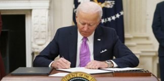 Biden expresa a Zelenski su apoyo a la defensa del pueblo ucraniano