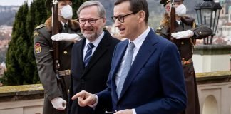 Primeros ministros polaco, checo y esloveno viajan a Kiev