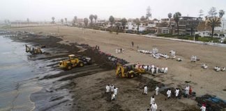 Repsol declara limpias las playas afectadas por el derrame de petróleo en Perú