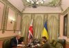 Johnson se reúne con Zelenski en Kiev en una visita no anunciada