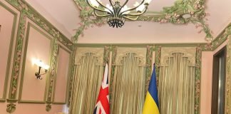 Johnson se reúne con Zelenski en Kiev en una visita no anunciada