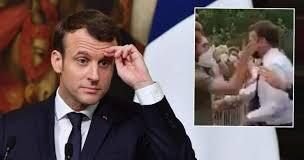 Primera comparecencia tras la noche electoral en Francia: lanzan tomates a Macron