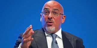 Titular británico de Educación defiende derecho de padres a abofetear a hijos