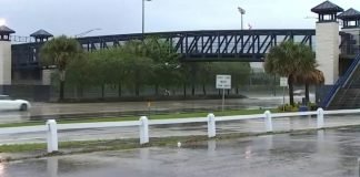 Un rayo impactó a dos personas en Florida