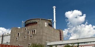 Misiles rusos sobrevuelan a baja altura la central nuclear de Zaporiyia