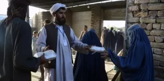 El líder máximo talibán ordena a las afganas el uso obligatorio del burka en lugares públicos