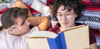 Ein sozialer Übergang, der unsere Realität aus dem Gleichgewicht bringt Widersprüche zwischen Moral und Werten (German/Spanish)