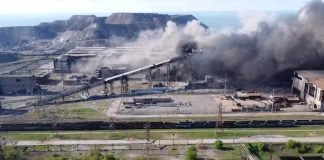 Alle Frauen und Kinder aus Stahlwerk gerettet