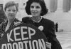 Borrador en la Corte Suprema anularía Roe v. Wade, el caso que despenalizó el aborto
