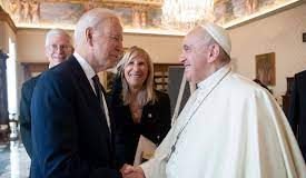 Pro-Life-Führer fordert Bidens Erzbischof auf, ihn wegen seiner abtreibungsfreundlichen Ansichten von der Heiligen Kommunion auszuschließen (German/Spanish)