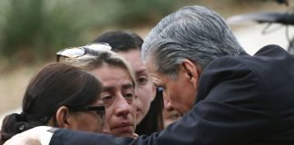 Fiscal de Texas propone armar a los maestros de EEUU tras tiroteo