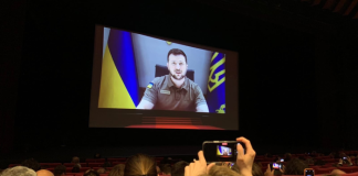 Zelenski pide en directo en la gala inaugural de Cannes que el cine no calle