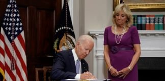 Biden firma ley que regula armas de fuego en EEUU