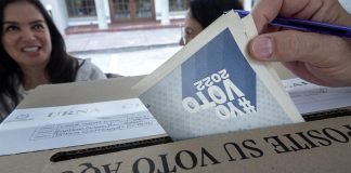 Colombianos en el exterior comienzan a votar para elegir presidente