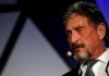 Cuerpo de John McAfee sigue en una morgue a un año de su muerte