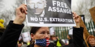 Califican de «día oscuro» la orden de extradición de Assange