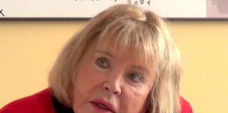 Por que es el Dinosaurio de Servido de Cubria inmovible en su lugar de Juez?