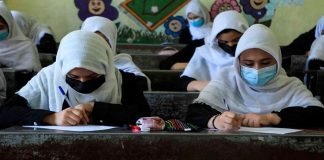 Las afganas cumplen 300 días sin educación secundaria