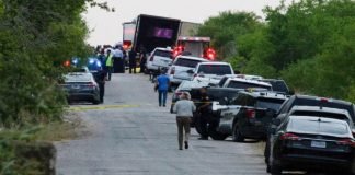 Piden no deportar a los supervivientes de camión de Texas