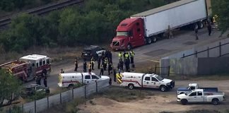 Acusan a dos hombres de la muerte de 53 migrantes en Texas