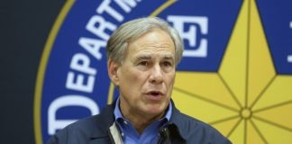 Gobernador de Texas ordena devolver migrantes a puertos fronterizos
