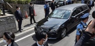 Restos del exprimer ministro Abe llegan a su domicilio en Tokio