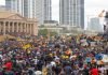 Cientos de manifestantes asaltan el palacio presidencial en Sri Lanka