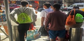 Nueva York acusa a gobernador de Texas de usar inmigrantes como «arma humana»