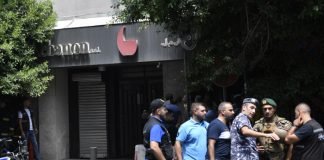 Hombre armado toma un banco en Beirut para exigir sus ahorros