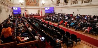 Izquierda chilena acuerda mejorar Constitución tras plebiscito